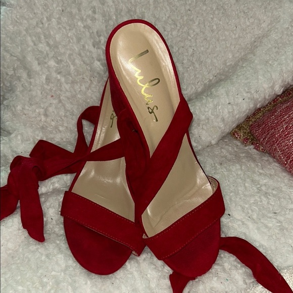 Lulu's Red Heeled Sandals with Knotted Design - Picture 4 of 5